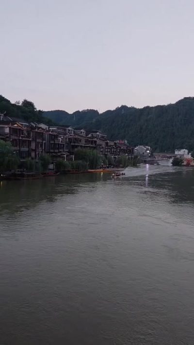 Fenghuang Ancient city Jiaxing inn (家兴楼客栈) в июне — фото погоды (2026-06-13)