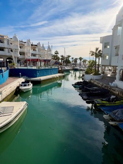 Benalmadena-Málaga в феврале — фото погоды (2026-02-19)