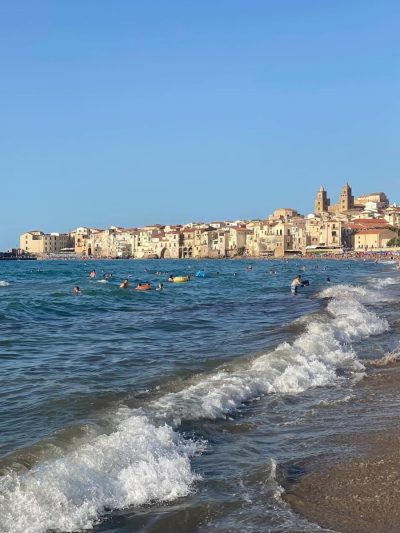 Spiaggia Cefalù в июле — фото погоды (2025-07-28)