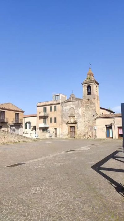 Castello Di Castelbuono в апреле — фото погоды (2026-04-17)