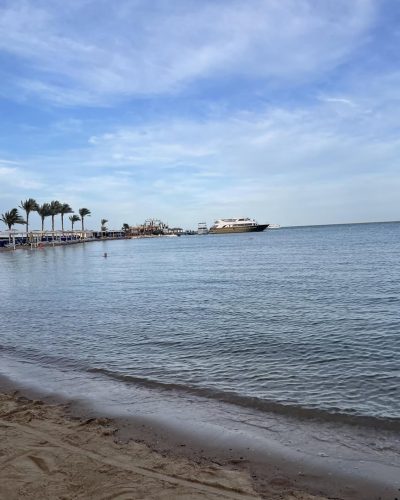 Beach at Hilton Hurghada Resort — фото погоды в марте (2025-03-30)