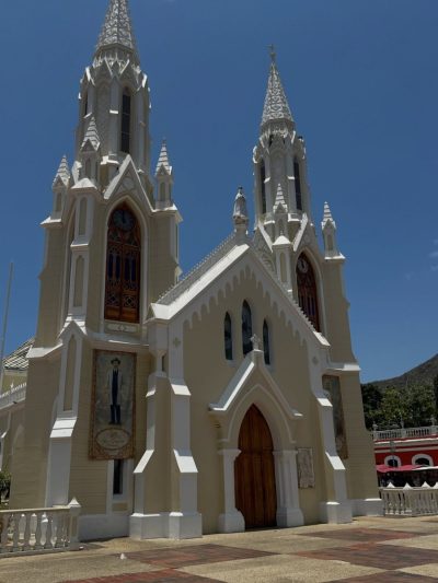 Basilica Virgen del Valle в апреле — фото погоды (2026-04-25)