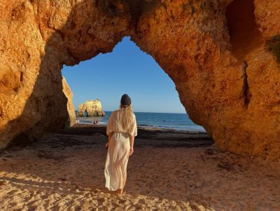 Praia Dos Três Irmãos Algarve Portugal в июне — фото погоды (2026-06-08)