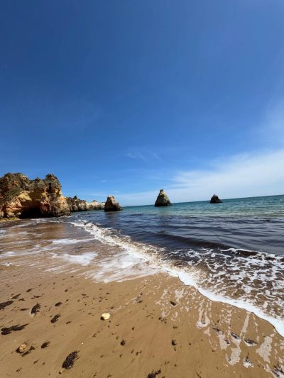 Praia Dos Três Irmãos Algarve Portugal в июне — фото погоды (2026-06-13)