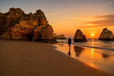 Praia Dos Três Irmãos Algarve Portugal в июне — фото погоды (2026-06-15)