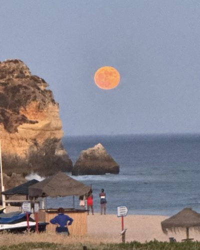 Praia Dos Três Irmãos Algarve Portugal в июне — фото погоды (2026-06-29)
