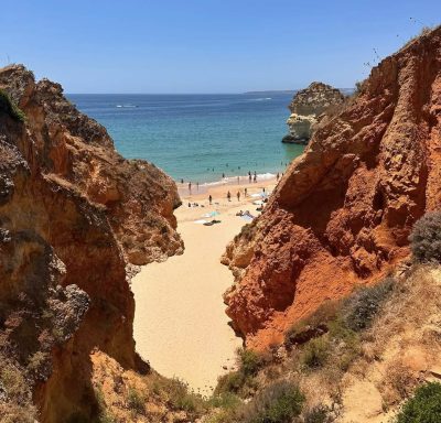 Praia Dos Três Irmãos Algarve Portugal в июне — фото погоды (2026-06-30)