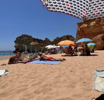 Praia Dos Três Irmãos Algarve Portugal в июне — фото погоды (2026-06-30)
