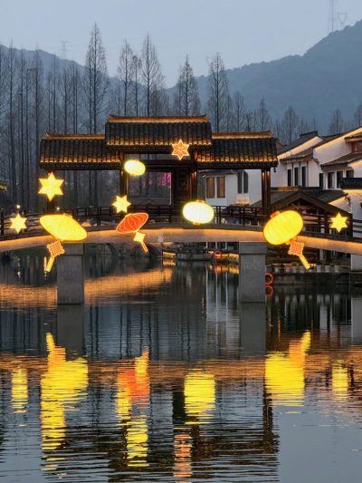 Hangzhou West Lake Scenic Area в феврале — фото погоды (2026-02-28)