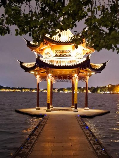 Hangzhou West Lake Scenic Area в марте — фото погоды (2026-03-11)