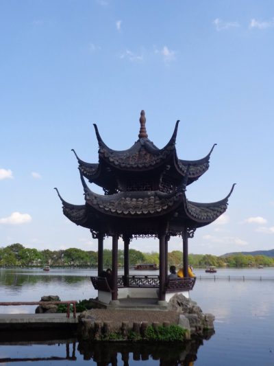 Hangzhou West Lake Scenic Area в апреле — фото погоды (2026-04-26)