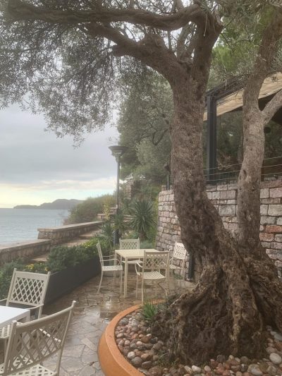Sveti Stefan, Crna Gora в декабре — фото погоды (2025-12-05)
