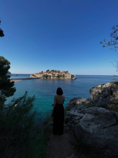 Sveti Stefan, Crna Gora в апреле — фото погоды (2026-04-21)
