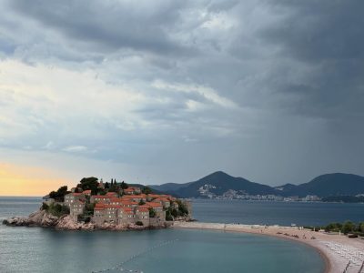 Sveti Stefan, Crna Gora в мае — фото погоды (2026-05-28)