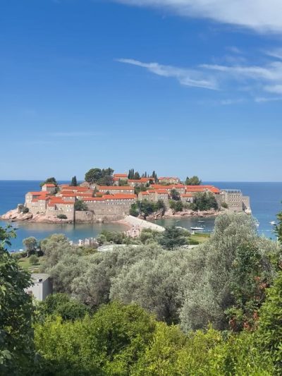 Sveti Stefan, Crna Gora в июле — фото погоды (2026-07-07)