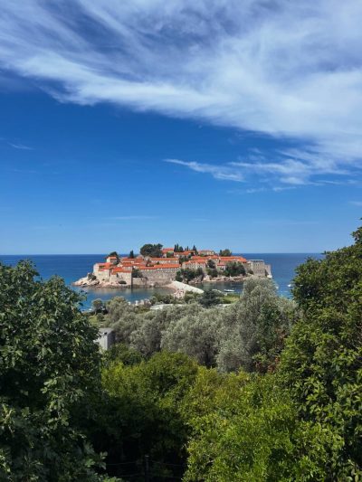 Sveti Stefan, Crna Gora в июле — фото погоды (2026-07-07)