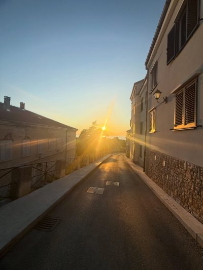 Vrsar, Croatien в июле — фото погоды (2026-07-03)