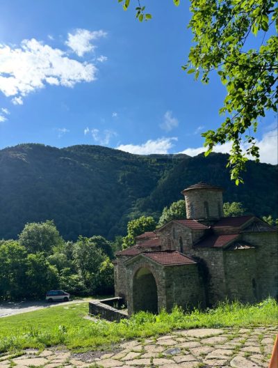 Arxiz, Karachaevo-Cherkesskaya Respublika в июне — фото погоды (2026-06-26)