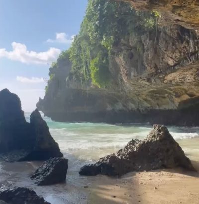 Suluban Beach, Bali в июне — фото погоды (2026-06-08)