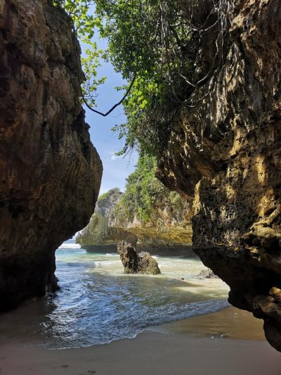 Suluban Beach, Bali в июне — фото погоды (2026-06-17)
