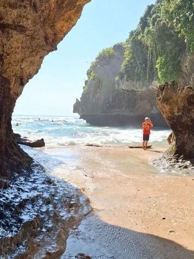 Suluban Beach, Bali в июне — фото погоды (2026-06-20)