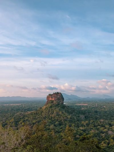 Sigriya, Sri Lanka в октябре — фото погоды (2025-10-26)