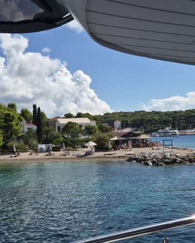 Maslinica,Otok Šolta в сентябре — фото погоды (2025-09-25)