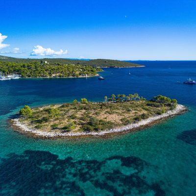 Maslinica,Otok Šolta в октябре — фото погоды (2025-10-05)