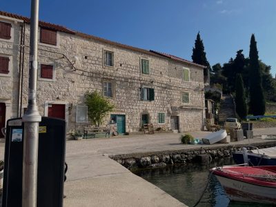 Maslinica,Otok Šolta в апреле — фото погоды (2026-04-02)