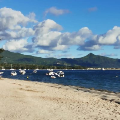 La Preneuse Public Beach в июле — фото погоды (2023-07-02)