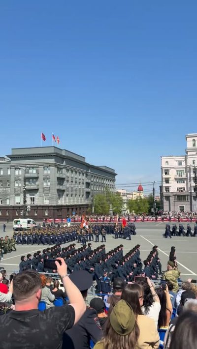 Площадь Революции в мае — фото погоды (2026-05-09)