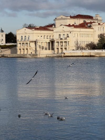 Севастополь, Бухта Артиллерийская в феврале — фото погоды (2026-02-05)