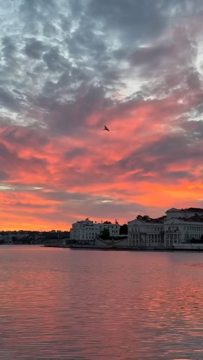 Севастополь, Бухта Артиллерийская в июне — фото погоды (2026-06-18)