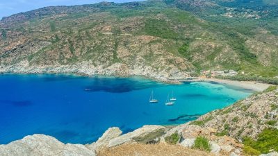 Corsica Island France в декабре — фото погоды (2025-12-17)