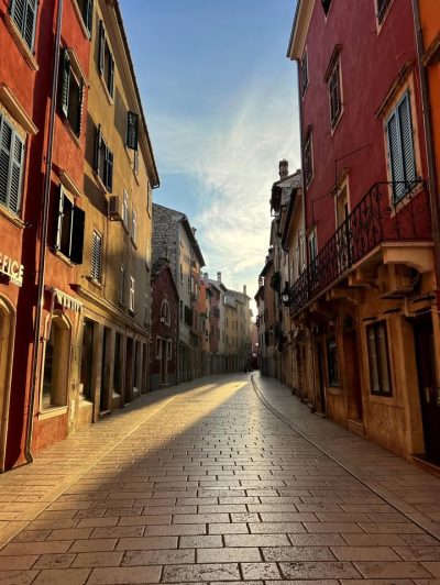 Rovinj Stari Grad в декабре — фото погоды (2025-12-07)