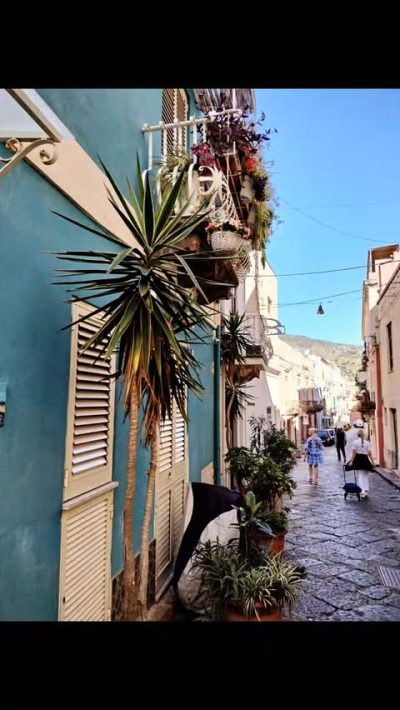 Italy, Sicily, Taormina в октябре — фото погоды (2025-10-08)