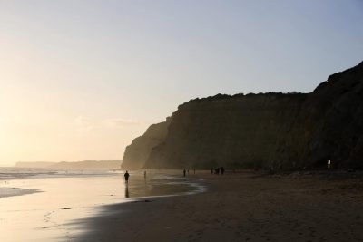Praia De Porto Mós в сентябре — фото погоды (2025-09-26)