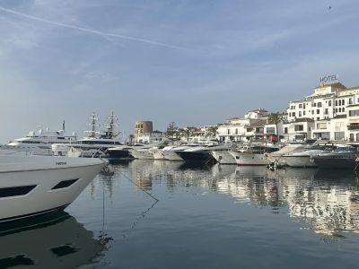 Puerto Banus, Marbella, Éspana — фото погоды в июне (2026-06-23)
