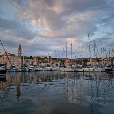 Milna Port в августе — фото погоды (2025-08-18)