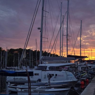 Milna Port в августе — фото погоды (2025-08-18)