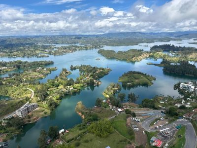 Guatape- Medellin-La Piedra Del Peñol в декабре — фото погоды (2025-12-01)