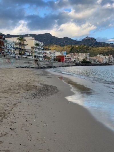 Giardini Naxos в январе — фото погоды (2026-01-02)