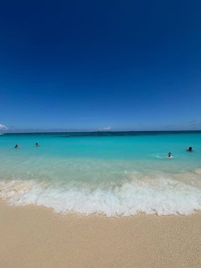 Atlantis Hotel & Casino, Paradise Island, Nassau, Bahamas — фото погоды в апреле (2026-04-27)