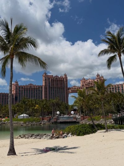 Atlantis Hotel & Casino, Paradise Island, Nassau, Bahamas — фото погоды в мае (2026-05-01)