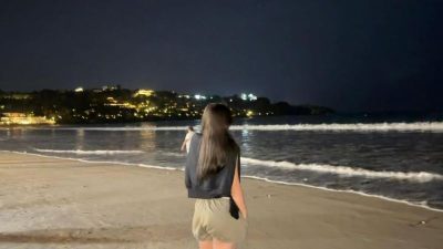 Menega Cafe, Fresh Grilled Seafood at Muaya Beach Jimbaran Bali. в январе — фото погоды (2026-01-27)