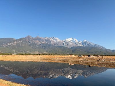 玉龙雪川 Yulong Snow Mountain в апреле — фото погоды (2026-04-25)