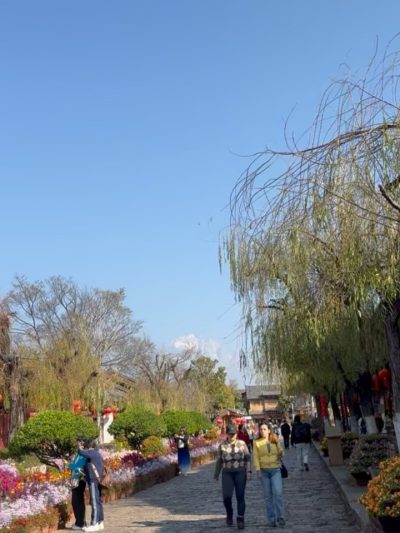 玉龙雪川 Yulong Snow Mountain в мае — фото погоды (2026-05-01)