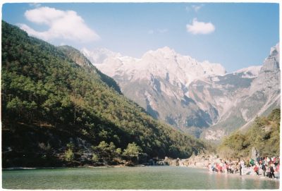 玉龙雪川 Yulong Snow Mountain в мае — фото погоды (2026-05-03)