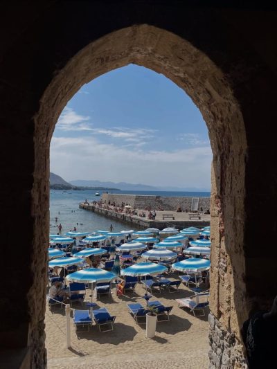 Cefalù, Sicilia в декабре — фото погоды (2025-12-21)