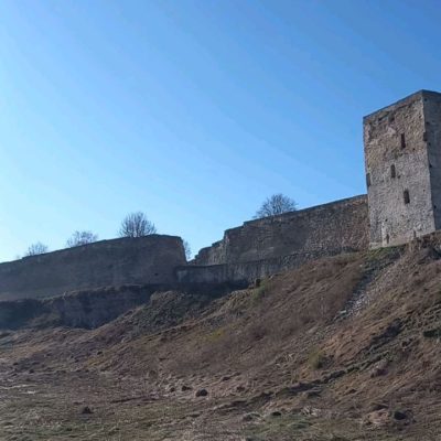 Изборск в апреле — фото погоды (2026-04-21)